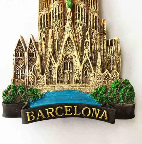 Vista 6 de 3D Sagrada Familia Barcelona España Nevera Imán Nevera Imán Turístico Recuerdos Hecho a Mano Resina Artesanía Pegatinas Magnéticas Hogar Cocina