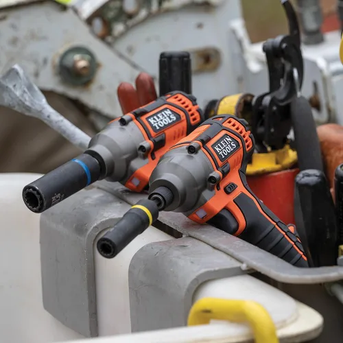 Vista 8 de Klein Tools BAT20CD - Destornillador de impacto de 1/4 pulgadas, 20 V, funciona con pilas, diseño compacto para un excelente control en espacios