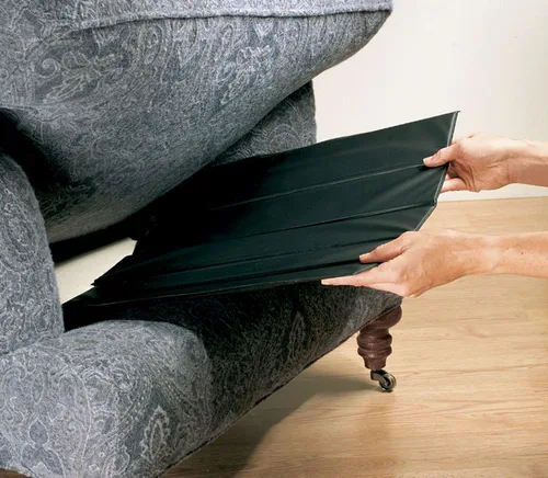 Vista 2 de Miles Kimball Protector de muebles cubierto de vinilo negro y soporte de asiento, da nueva vida a sillas caídas, sofás biplaza y sofás - Los paneles