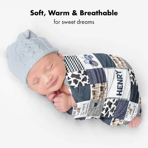 Vista 4 de Manta de bebé personalizada con estampado de vaca, manta de sherpa azul con nombre, diseño de animales de granja