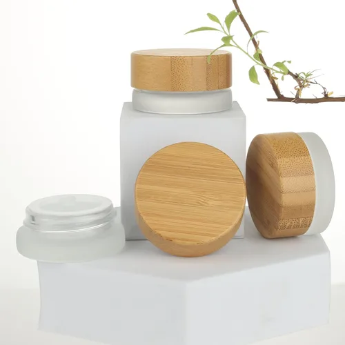 Vista 4 de COSIDEA 18 frascos vacíos de vidrio transparente redondos de 1.7 onzas fluidas con tapas de bambú, tarro de crema de madera, recipientes de viaje