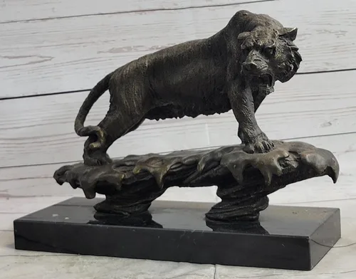 Vista 2 de Majestic Bugatti - Escultura de bronce de tigre – Estatua de vida silvestre hecha a mano por artesanos franceses, regalo decorativo para el hogar