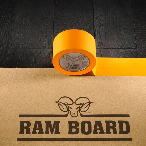 Vista 5 de Ram Board® Edge Tape® para anclar Ram Board al piso, liberación limpia de 14 días, 2.5" x 180