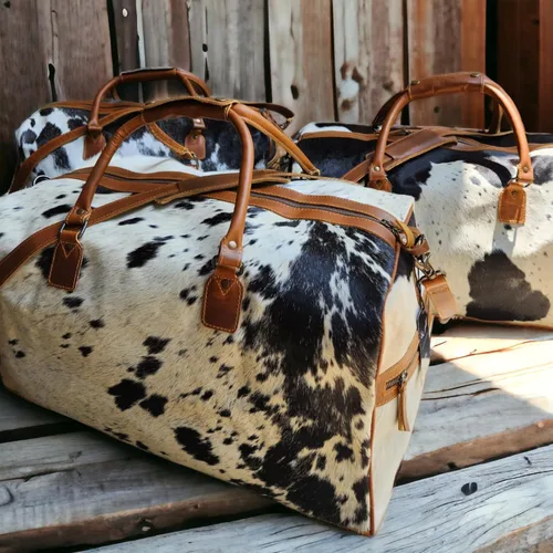 Vista 16 de Ranch Junkie Highlands Large Genuine Cowhide Weekender Cowhide Duffel