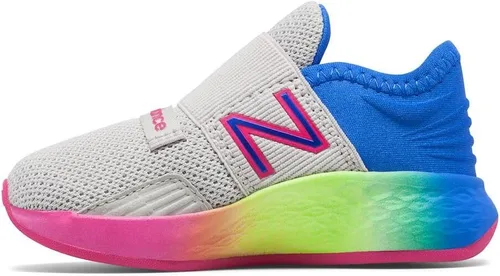 Vista 22 de New Balance Tenis unisex para bebé Fresh Foam Roav V1 sin cordones Aluminio ligero y negro.