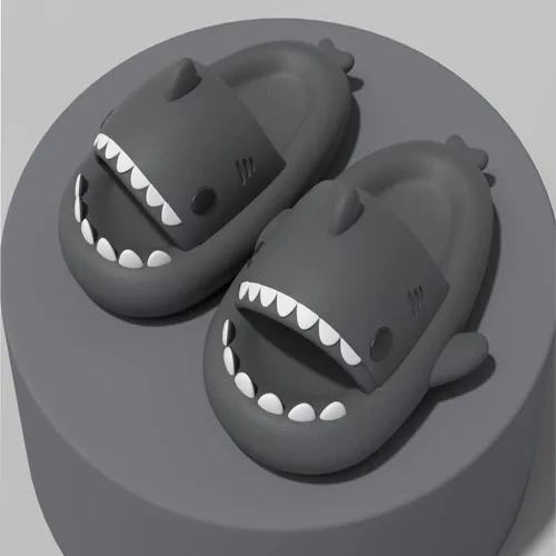 Vista 4 de HUAZUMEI Lindas pantuflas de tiburón de dibujos animados, de secado rápido, antideslizantes, pantuflas de baño, pantuflas de gimnasio, suela suave