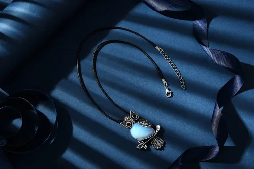 Vista 4 de MAIBAOTA Collares de búho para mujeres y hombres, collar con colgante de piedra de cristal curativa, regalos de Navidad para mujeres, joyas