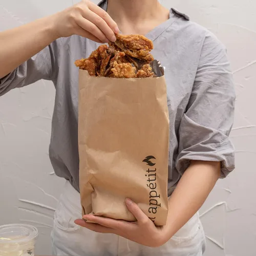 Vista 6 de Restaurantware Bag Tek - Bolsas de papel de aluminio de 6.5 x 4.1 pulgadas, 100 envoltorios para perros calientes de medio galón, papel de estraza