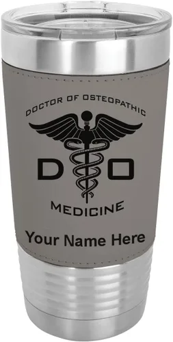 Vista 16 de LaserGram Vaso aislado al vacío de 20 onzas, DO Doctor of Osteopathic Medicine, grabado personalizado incluido (piel sintética, estilo béisbol)