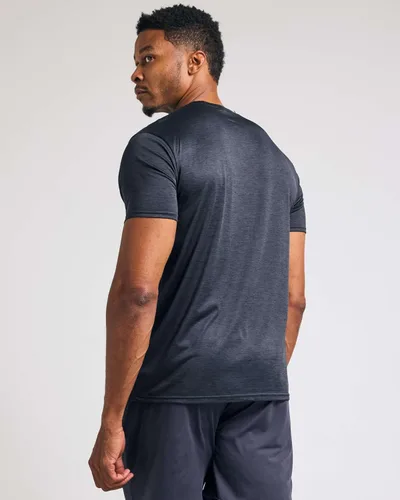 Vista 3 de Real Essentials Paquete de 4 camiseta deportiva de manga corta Dry-Fit para hombre (disponible en tallas grandes y altas)