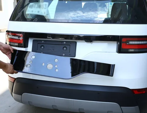 Vista 3 de YIWANG ABS puerta trasera licencia decoración ajuste para Land Rover Discovery 5 LR5 2017 L462 Auto Accesorios