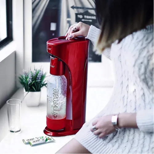Vista 7 de Máquina para hacer agua con gas DrinkMate, con cilindro de 3 oz, Rojo Royal Red