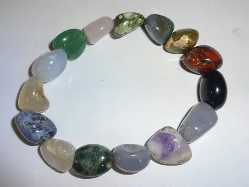 Vista 4 de 1 pulsera elástica con cuentas de pepita de cristal caído de calidad #2 estilo chakras mixto de 0.157-0.315 in