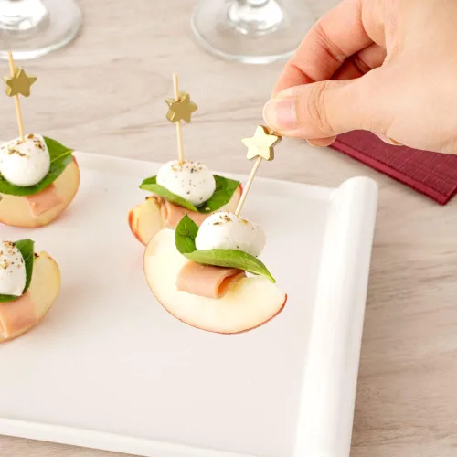 Vista 5 de Restaurantware Pinchos de comida de 3.5 pulgadas, 1000 palitos de canapé con estrella dorada, resistentes, desechables, de madera de bambú