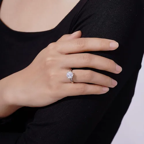 Vista 3 de Tienda Collection Sterling Silver Solitaire Ring set with Round Infinite Elements Cubic Zirconia