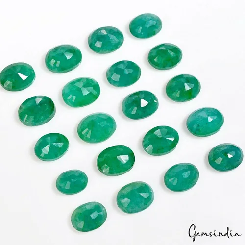 Vista 3 de gemsindia 155.50 quilates Natural Top Verde Colombiano Esmeralda Tallada Anillo Tamaño de la mejor piedra preciosa 20 piezas Tamaño 0.472-0.591in