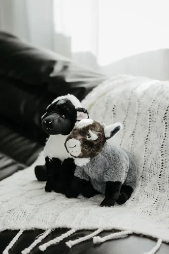 Vista 2 de The Petting Zoo Peluche de cabra pigmea, regalos para niños, animales salvajes de granero de vida silvestre, juguete de peluche de cabra, 12 pulgadas