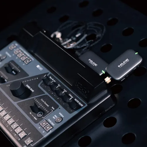 Vista 7 de NUX B-7PSM - Sistema de monitor inalámbrico intrauditivo de 5.8 GHz, IEM estéreo, estuche de carga incluido, transmisión de audio estéreo, diseñado