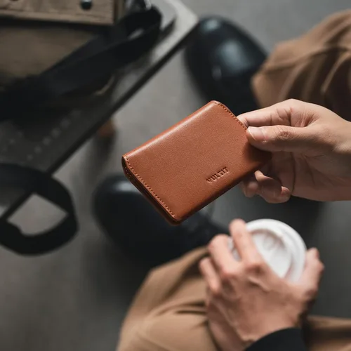 Vista 7 de VULKIT Cartera delgada minimalista con bloqueo RFID de cuero para tarjetero de tarjetas de crédito con bolsillo frontal y cierre magnético, Marrón