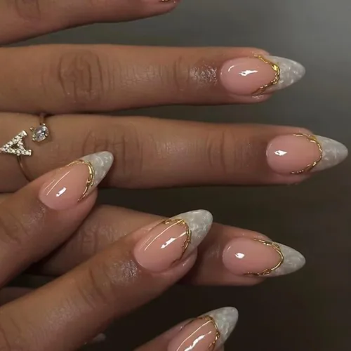 Vista 2 de Uñas postizas medianas a presión con forma de almendra y nude K-Nude