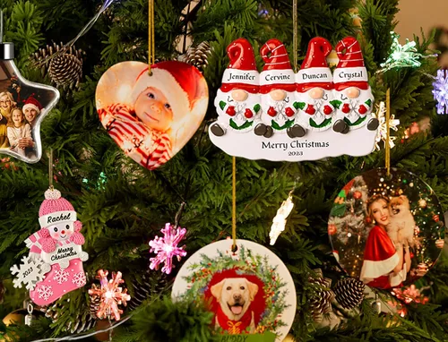 Vista 6 de Bemaystar Adornos personalizados de gnomos de Navidad 2024, familia de 4 adornos con nombres personalizados para árboles de Navidad