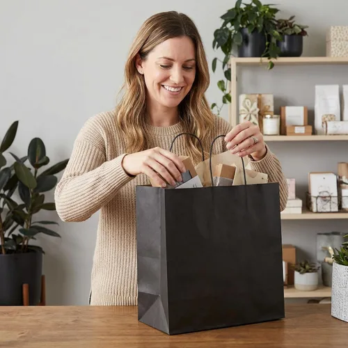 Vista 2 de PAICUIKE 100 bolsas grandes de papel negro con asas, bolsas de compras a granel de 13 x 7 x 13 pulgadas para pequeñas empresas, regalo para el día