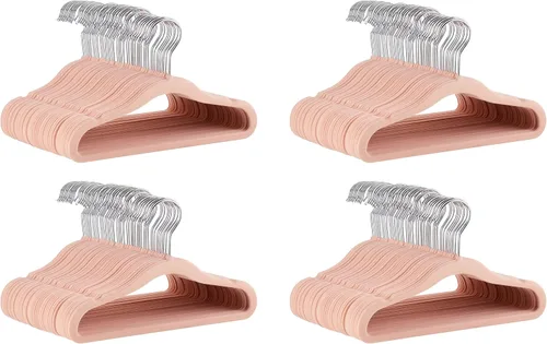 Vista 19 de Amazon Basics Perchas de terciopelo antideslizantes para niños que ahorran espacio con muescas para el hombro, construcción resistente para Beige