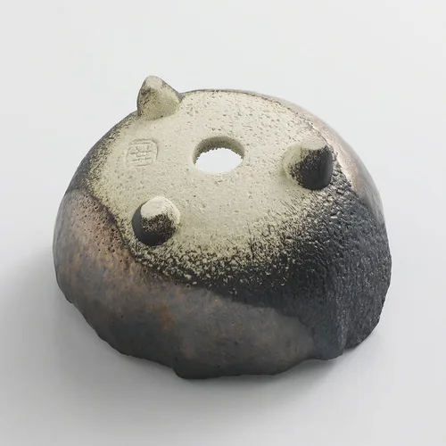 Vista 3 de Maceta de bonsái japonesa artesanal en forma de media luna de la serie Banko de Wazakura 4.72 in (120 mm), maceta de jardín de cerámica sin esmaltar