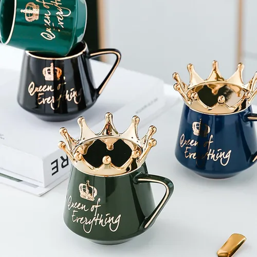 Vista 9 de Arawat Queen of Everything - Taza con tapa, taza negra dulce con corona de café, taza de 12 onzas, regalo con cuchara y posavasos, taza de té