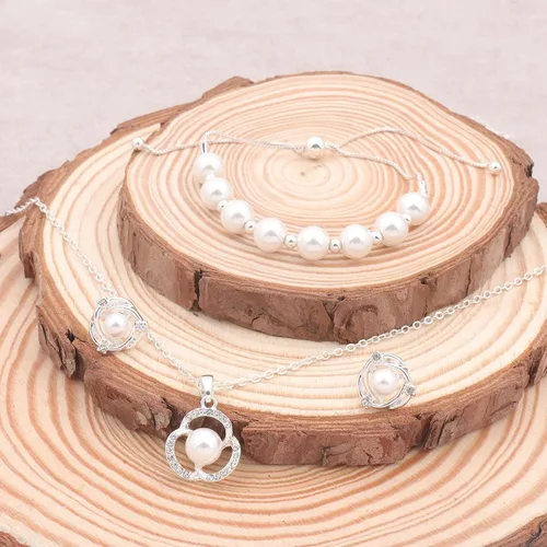 Vista 4 de Juego de joyas para dama de honor para boda, chapado en oro de 18 quilates, oro rosa, plata con colgante trilateral con collar de perlas