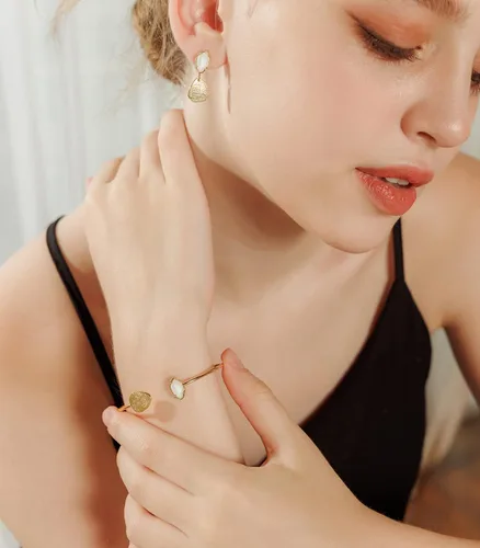 Vista 69 de OZEL - Pulseras para mujer, chapados en oro real de 18 quilates, pulseras de oro de cristal colorido para regalos