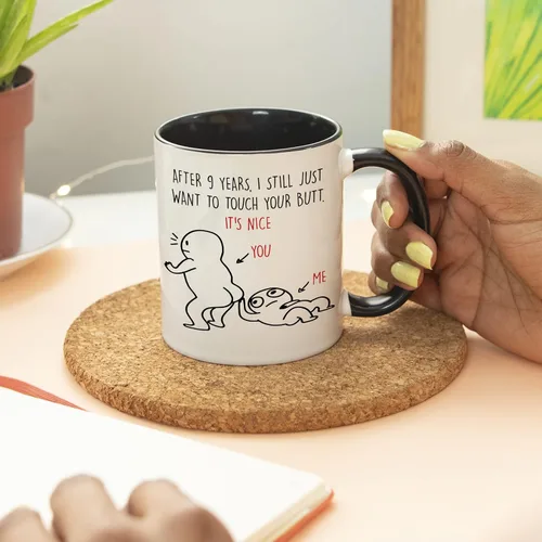 Vista 5 de YouNique Designs Taza de café del 9º aniversario, 11 onzas, divertida taza de noveno aniversario de boda para él y ella (mango negro)