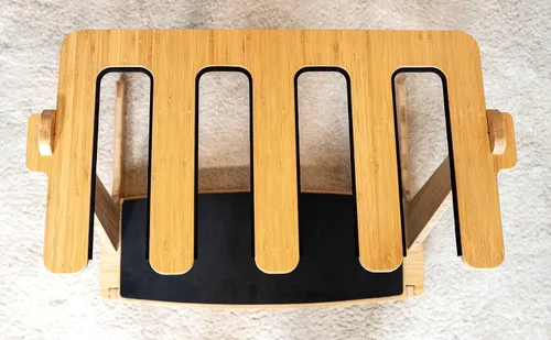 Vista 2 de Grassracks Estante vertical independiente para tablas de surf de alta calidad, soporte de bambú magistralmente hecho para 4 tablas de surf