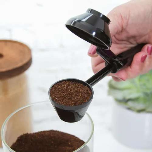 Vista 4 de Perfect Pod EZ-Scoop - Cuchara y embudo para cápsulas de café reutilizables K Cup, 2 cucharadas de capacidad, color negro