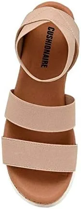 Vista 5 de CUSHIONAIRE Sandalia de cuña de corcho Naomi para mujer + anchos disponibles, Negro