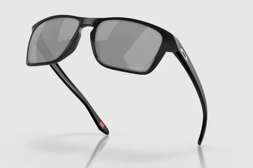 Vista 5 de Oakley Sylas Gafas de sol negro mate con lente polarizada Prizm Black de 2.244 in, Mate negro