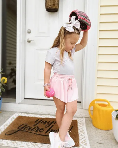 Vista 3 de Stelle Pantalones cortos fluidos con bolsillos para niñas, falda atlética para correr, cintura alta, mariposa, 2 en 1, pantalones cortos deportivos