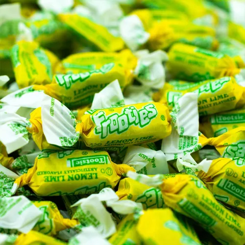 Vista 4 de Caramelos masticables Frooties de Tootsie Roll, sabor a lima limón - 360 unidades, bolsa de 38.8 onzas.