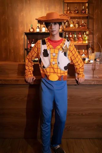 Vista 11 de Disguise Disfraz clásico de Disguise Disney Pixar Toy Story and Beyond Woody para hombre