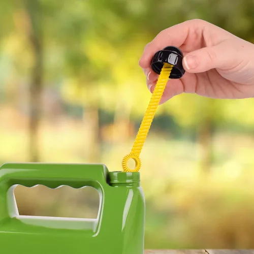 Vista 2 de John Deere Lata de Burbujas de 24oz Botella de Burbujas con Pico Vertedor, Diversión de Verano al Aire Libre, Recarga de Burbujas