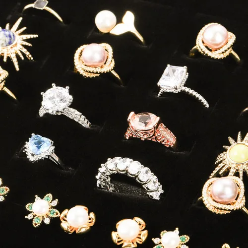 Vista 5 de Paquete de 2 soportes de exhibición de anillos de terciopelo, 50 ranuras, bandeja organizadora de anillos, bandeja de exhibición de joyas, soporte