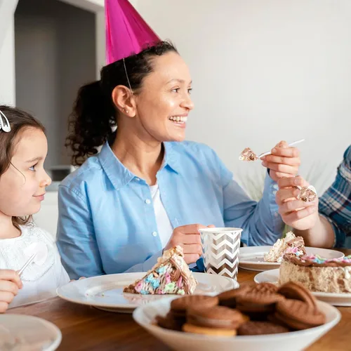 Vista 9 de VEIREN 100 cucharas de plástico desechables en forma de corazón envueltas individualmente, degustación de muestras para servir postre para pasteles