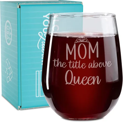 Vista 14 de On The Rox Drinks Regalos de vino para mamá, copa de vino grabada sin tallo de 17 onzas con texto en inglés "Parenting Takes A Vineyard", única y 1