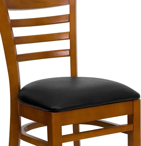 Vista 8 de EMMA + OLIVER Silla de madera de cerezo con respaldo de escalera, asiento de vinilo negro