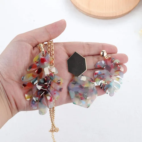 Vista 6 de ORAZIO Juego de collar largo con colgante y aretes acrílicos para mujeres y niñas, aretes de gota con dije, collares con dije, juego de judería