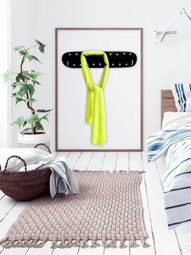 Vista 2 de Richards Homewares - Estante de corbata montado en la pared, organizador de corbata de madera para armario, 21 ganchos cromados, almacenamiento