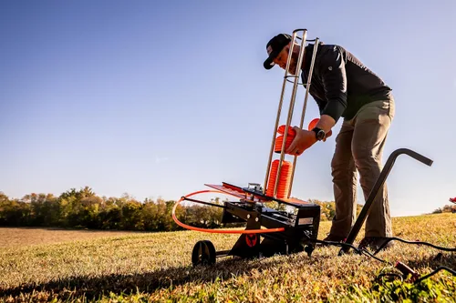 Vista 10 de Do All Outdoors Raven - 75 Clay Automatic Clay Pigeon Thrower - Portable Skeet Thrower Machine with 25 ft Foot Pedal Activation Cord