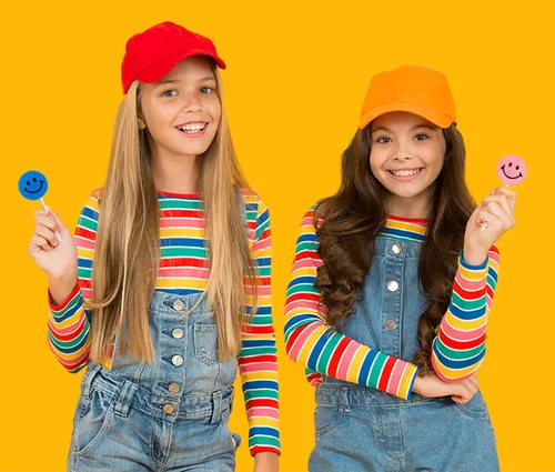 Vista 7 de Paletas surtidas con forma de cara feliz, paleta de remolino arcoíris, sabor a fruta mixta, envueltas individualmente, peso neto. Ventosa de 0.44 oz