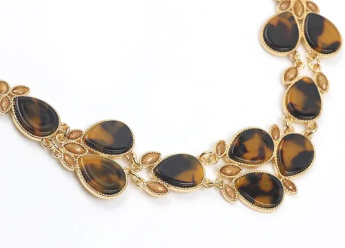 Vista 4 de Firstmeet - Conjunto de collar de resina brillante con aretes