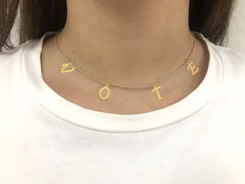 Vista 3 de Collar largo tiantian voto, chapado en oro de 14 quilates personalizado Michelle Obama carta votante collar para mujeres y niñas